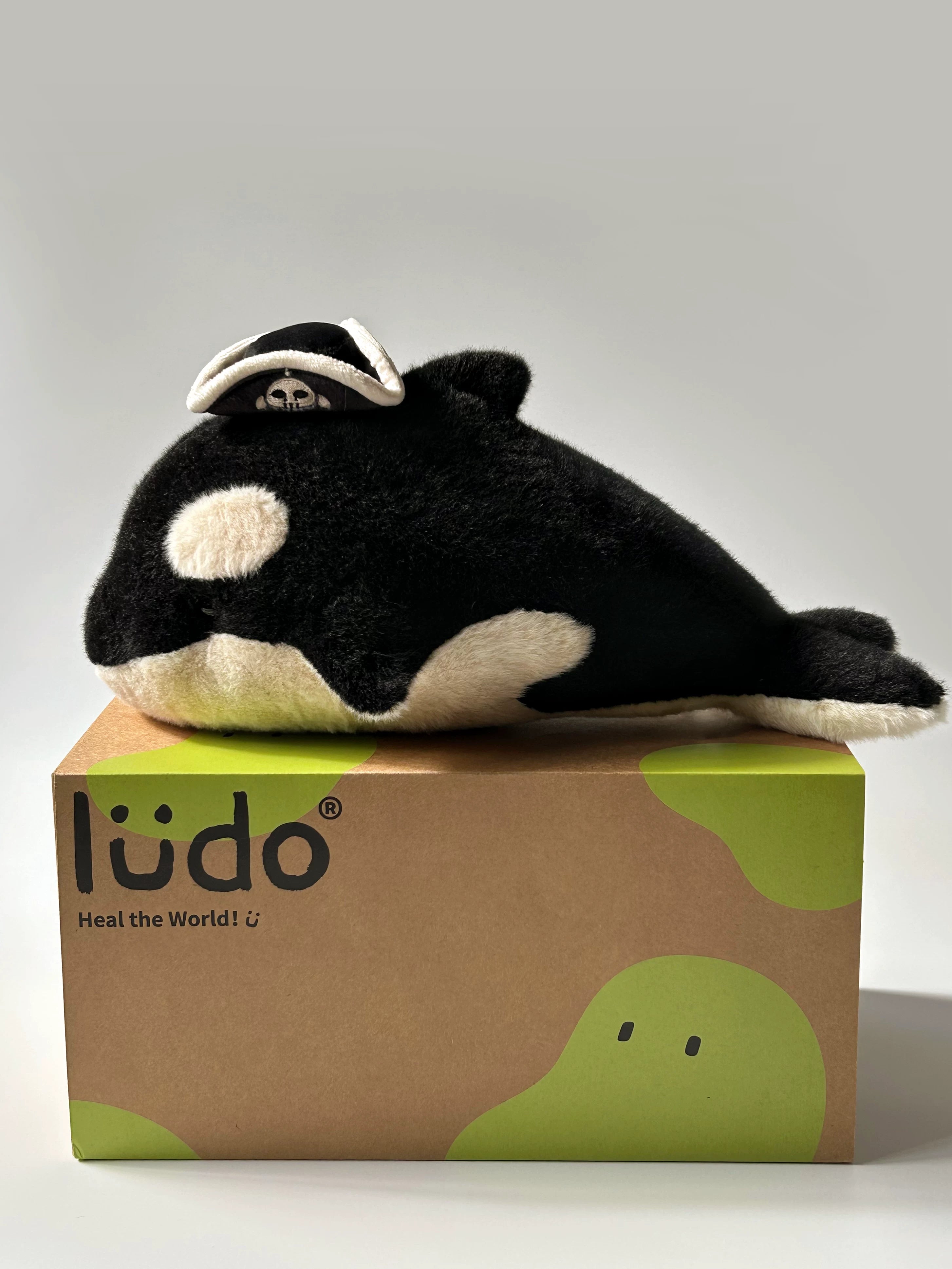 LUDO Orca Magnetic Plush Pillow - image 3